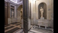 Le statue nell'Atrio dei Quattro Cancelli dei Musei Vaticani