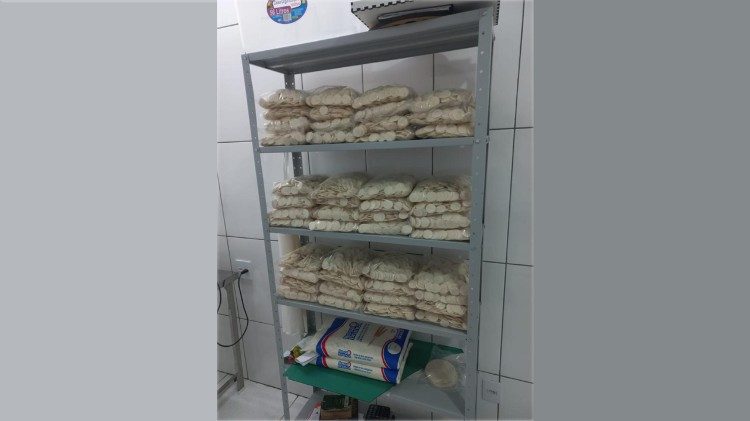 Produção em uma das oficinas com apoio das Apacs. (foto de Simonetta D'Italia Wiener)