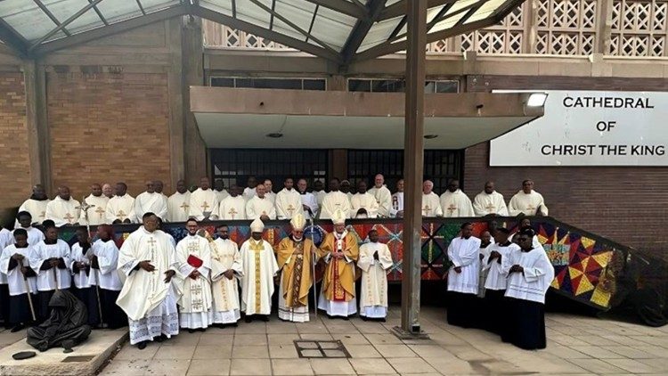 Solene celebração da Missa na catedral Cristo Rei, em Joanesburgo (África do Sul)