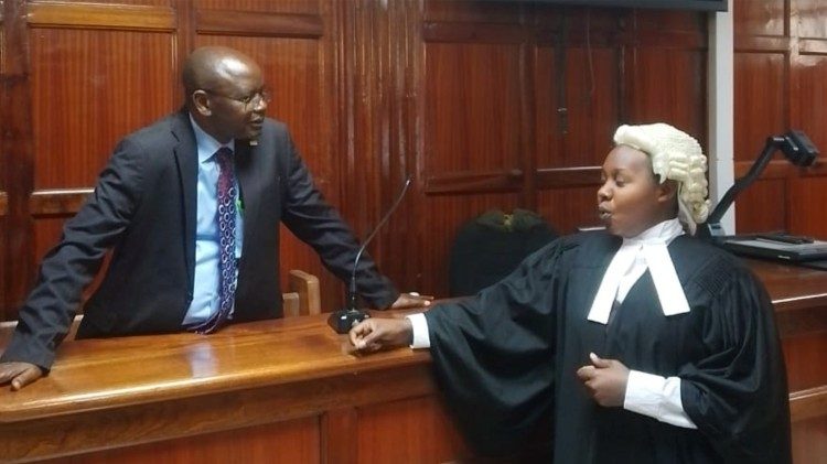 Sœur Immaculée contre-interroge un collègue avocat .