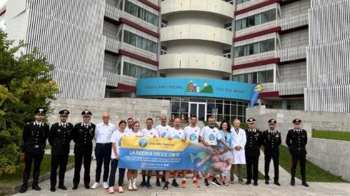 Carabinieri und Vatikan-Sportler laufen gemeinsam für Kinder in Not