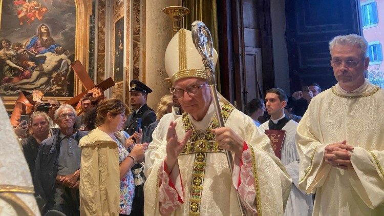 Il cardinale Parolin nella Chiesa di San Salvatore in Lauro