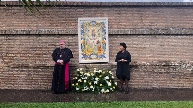 El arzobispo de Zaragoza y la Embajadora de España ante la Santa Sede