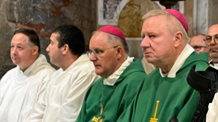 Dzisiejszą Mszę się koncelebrowało kilku biskupów (Ks. Marcin Gołębiewski)