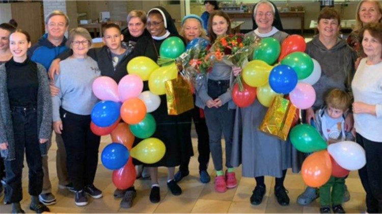 Ukrainian refugees celebrate together with the sisters