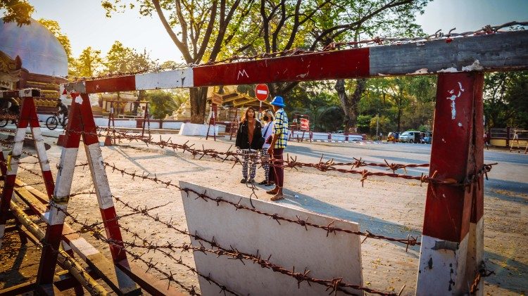 2025.09.26 Myanmar, check point nella parte est del paese