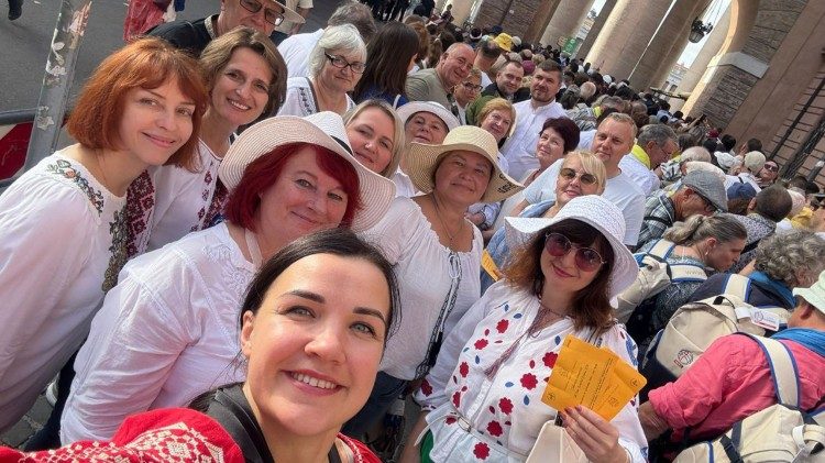 Українські паломники з Ірландії під час паломництва у Ватикані