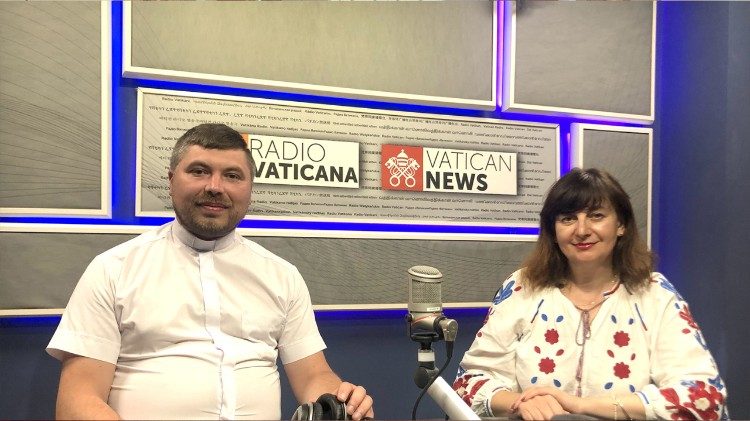 отець Андрій Совʼяк та пані Наталія Регеша