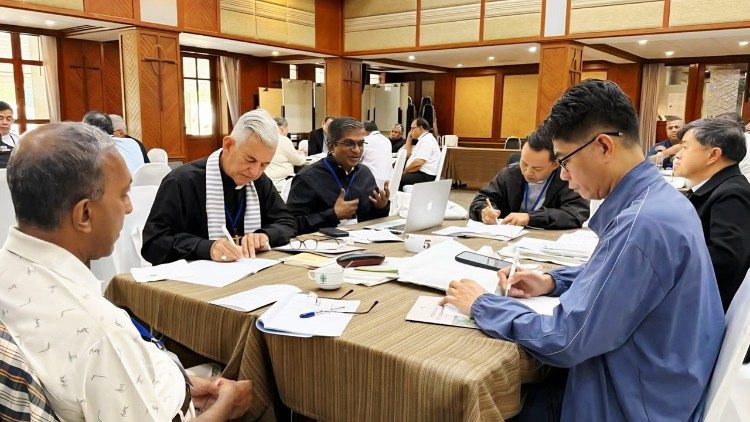 Asian bishops and Church leaders engage in small-group discussions during the FABC Bishops Seminar on Synodality in Samphran, Thailand. Photo: Catholic Social Communication Thailand (CSCT)
