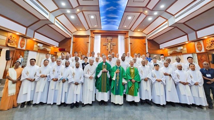 Bishops and Church leaders from across Asia pose for a group photo during the FABC Bishops Seminar on Synodality in Samphran, Thailand. Photo: Catholic Social Communication Thailand (CSCT)