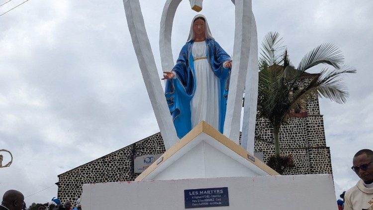 Mises en place d'une nouvelle Madonne 