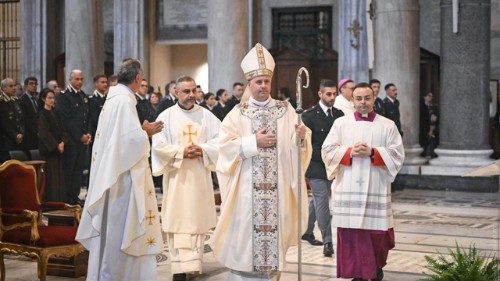 Makrickas: Hombres y mujeres uniformados, guardianes de paz y artesanos de esperanza
