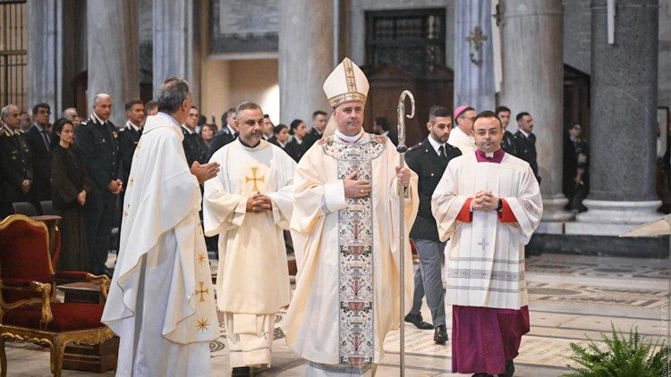 El cardenal Roland Makrickas en la misa celebrada en la Basílica de Santa María la Mayor con motivo de la festividad de San Miguel Arcángel 