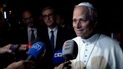 Castel Gandolfo am Dienstagabend: Papst Leo stellt sich vor der Rückkehr in den Vatikan den Fragen der Journalisten