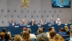 Mkutano wa aandishi wa habari kuhusu: "Raising hope for Climate change"