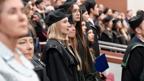 Pierwsi absolwenci opuścili mury Wydziału Medycznego. Collegium Medicum UKSW