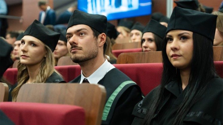 Wydział Medyczny. Collegium Medicum UKSW uzyskał uprawnienia do kształcenia na kierunku lekarskim w maju 2019 r.  (uksw.edu.pl)