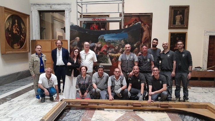 La prova di smontaggio nel Laboratorio dei Musei Vaticani