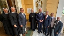 Bei der Enthüllung der Gedenktafel