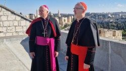 El cardenal Pierbattista Pizzaballa, Patriarca Latino de Jerusalén y el Secretario General de la Conferencia Episcopal Italiana, Monseñor Giuseppe Baturi
