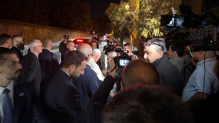 Папа Лев XIV отвечает на вопросы журналистов (Кастель Гандольфо, 30 сентября 2025 г.) 