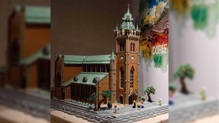 Wystawa opowiada o misjach poprzez kolcki - to symbol znany wnukom i dziadkom