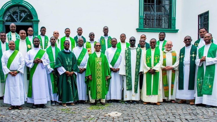 Dom Arlindo Furtado com o Clero e Diáconos da Diocese Santiago de Cabo Verde