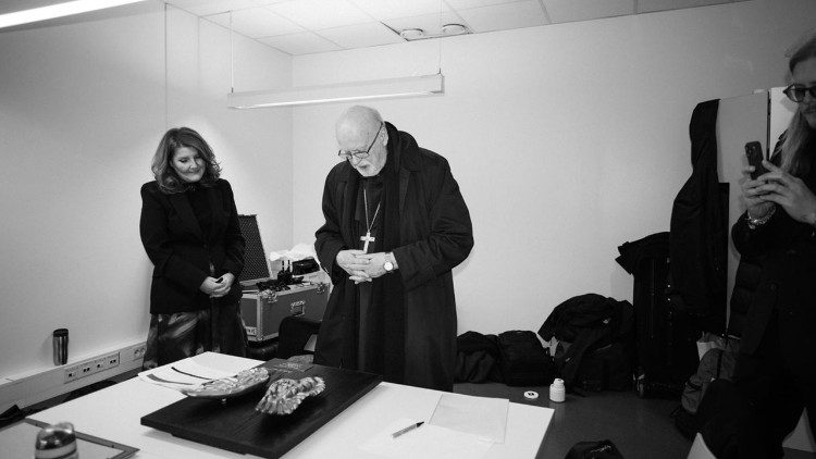 Kardinal Anders Arborelius v&auml;lsignar Adrianas vingar