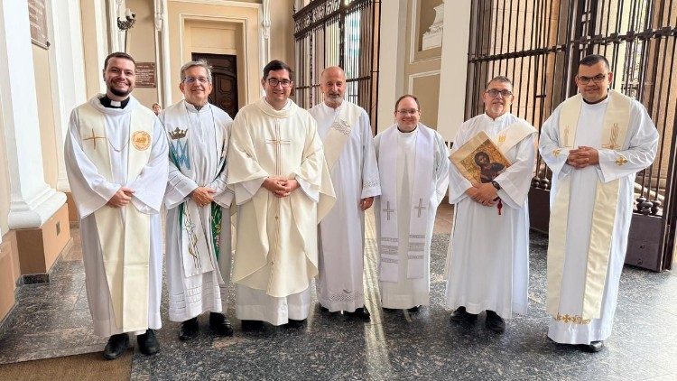 Sacerdotes que concelebraram a Missa de encerramento do Curso na Catedral Metropolitana de Porto Alegre em 2025