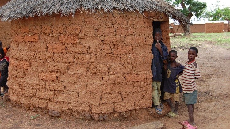 I bambini nigeriani nei luoghi della missione degli agostiniani