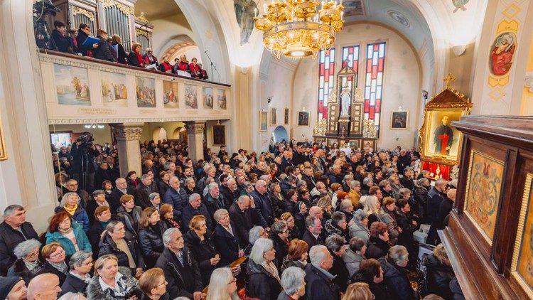 Na Stepinčevo ispunjena župna crkva u Krašiću (Foto: Josip Vuković)