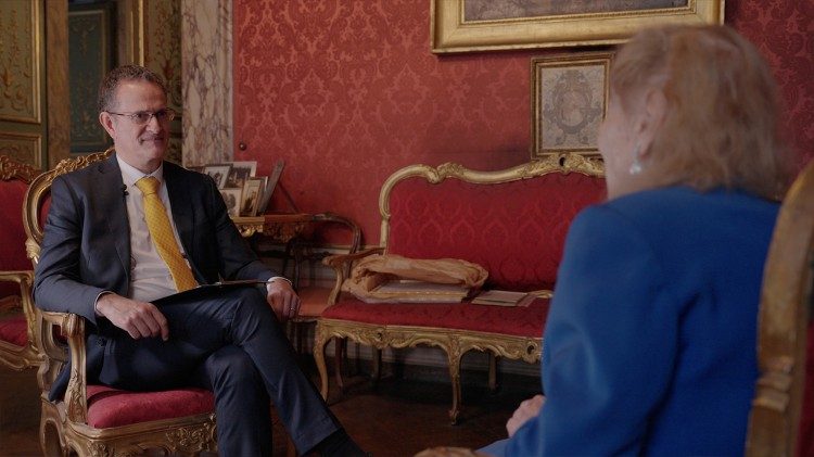 Падчас інтэрв'ю Масіміліяна Менікеці  з Элетрай Марконі