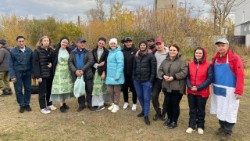 Timu ya Mpango wa kugawa chakula katika vituo vya kuhamishika.