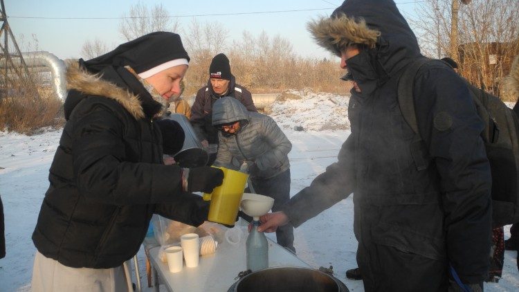 Around 100 people come to the feeding stations every day. Photo: SMCB archive