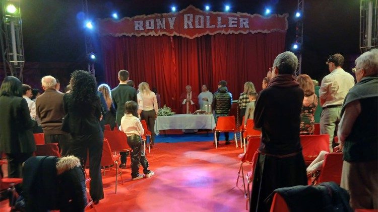 Celebracja eucharystyczna pod przewodnictwem kard. Konrada Krajewskiego w Rony Roller Circus