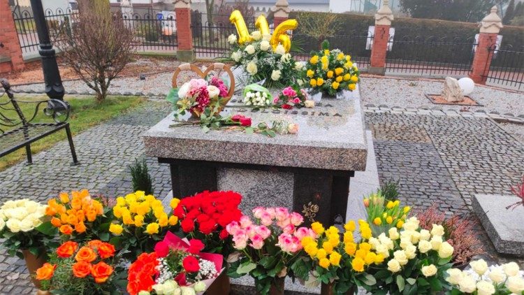 Kaburi la Mwenyeheri Sr M.Dulcissima