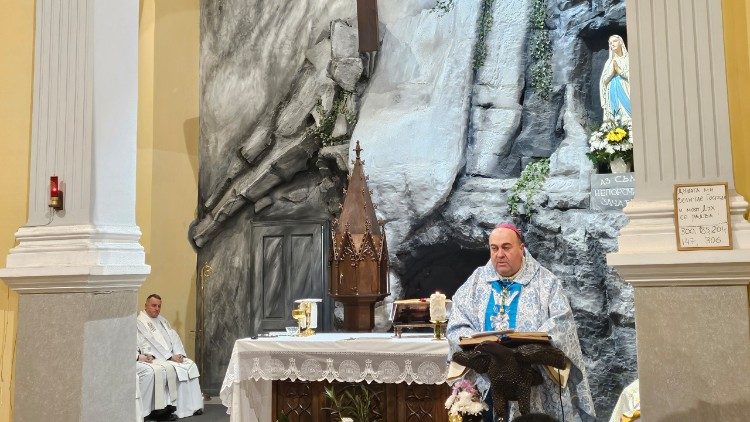 Литургия в Светилището на Дева Мария Лурдска в Пловдив