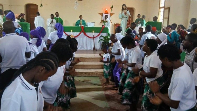 Missa de abertura do ano do Movimento da Família Sagrado Coração de Jesus, em Rapale (Nampula, Moçambique)