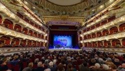 Fratelli Tutti - Insieme con arte al Teatro Petruzzelli di Bari