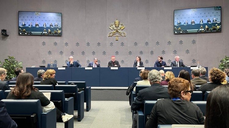 Un momento della conferenza stampa di presentazione degli eventi per i 400 anni della dedicazione della Basilica di San Pietro. 