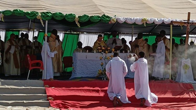 C&eacute;l&eacute;bration eucharistique &agrave; Kandi