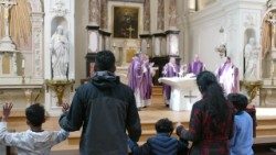 Një moment i zinxhirit Eukaristik të mbajtur në vitin 2025