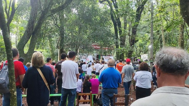 Os presentes na 48&ordf; Romaria da Terra, no Santu&aacute;rio Diocesano de Caar&oacute;