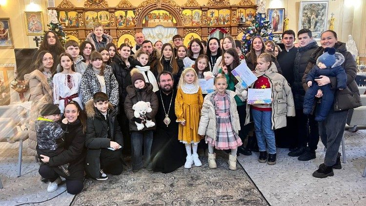 Bishop Maksym Ryabukha, Archiepiscopal Exarch of Donets’k, Ukraine with young people