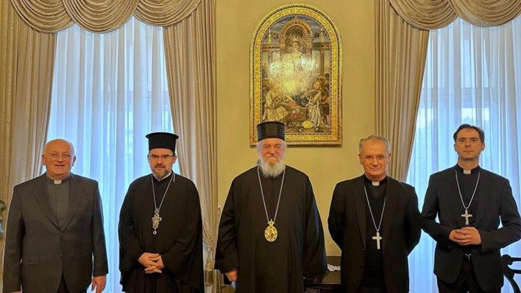 Nadbiskup Kutleša i episkop Kiril sa suradnicima u Nadbiskupskom dvoru   (Foto: TUZGN)