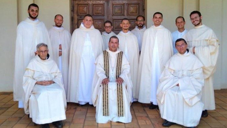 Monges da Ordem Cisterciense vivem o sil&ecirc;ncio como parte essencial da rotina de ora&ccedil;&atilde;o, trabalho e vida comunit&aacute;ria. 