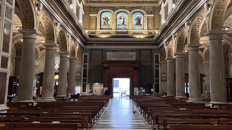 Bas&iacute;lica paroquial do Sagrado Cora&ccedil;&atilde;o de Jesus em Castro Pretorio.