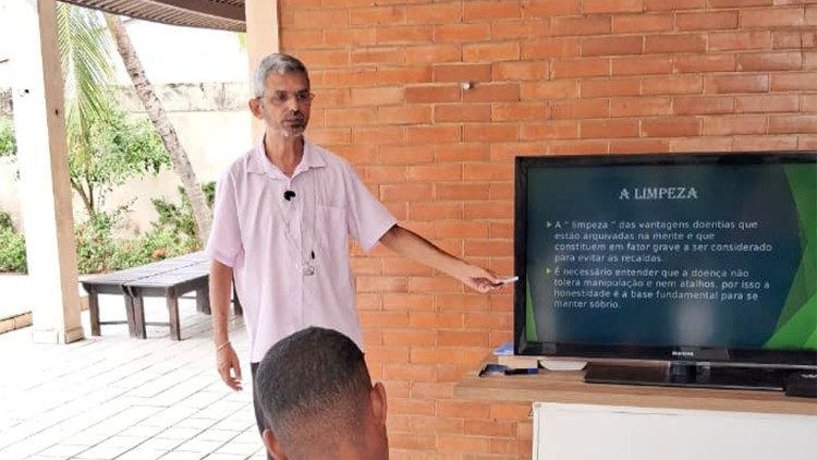 Mission&aacute;rio Emerson fundou em 12 de maio de 2013 a Comunidade Cat&oacute;lica Cora&ccedil;&atilde;o Misericordioso, baseada em uma palavra b&iacute;blica de Isa&iacute;as 43 sobre uma obra nova (Foto: Lara Eveline)
