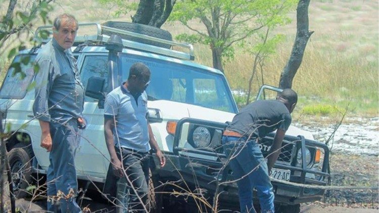 Falta de acesso &agrave; &aacute;gua pot&aacute;vel, m&aacute;s condi&ccedil;&otilde;es das estradas e limita&ccedil;&otilde;es no sector da sa&uacute;de ...