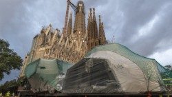 Zamontowano najwyższy element na Bazylice Sagrada Familia w Barcelonie